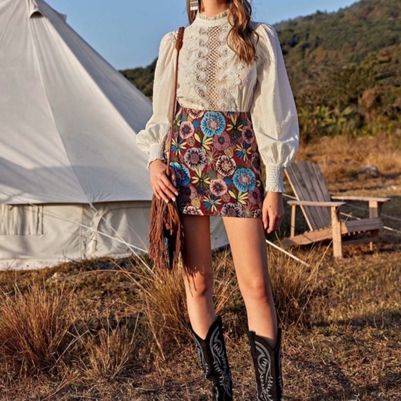 Bohemian Floral Embroidered Zipper Mini Skirt - Picture 2 of 5